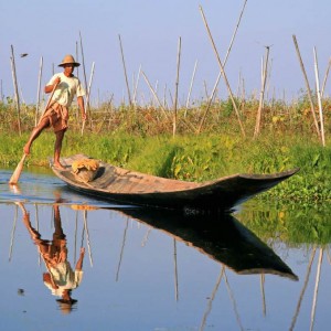 ΄΄Κωπηλατώντας με το πόδι΄΄ -  Λίμνη Ίνλε, Βιρμανία