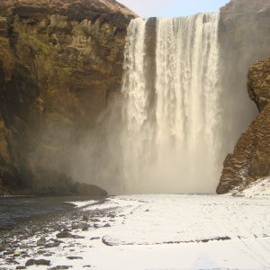 Skogafoss με λευκό πέπλο