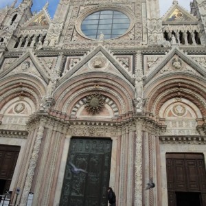 Πρόσοψη Duomo...