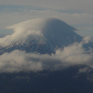 Το ηφαίστειο Cotopaxi πάνω από το αεροπλάνο!