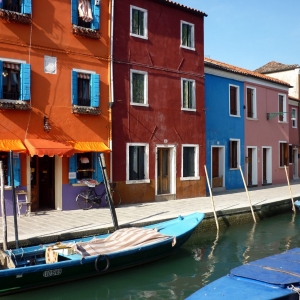 Στο γραφικό και χρωματιστό Burano