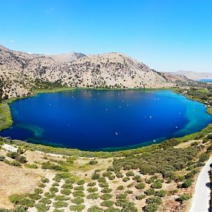 ΛΙΜΝΗ ΚΟΥΡΝΑ ΑΠΟ ΨΗΛΑ