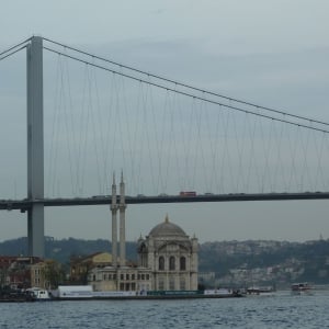 Γέφυρα του Βοσπόρου και το τζαμί στο Ortakoy