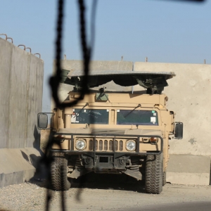 Τοίχοι και πολεμικά στο αεροδρόμιο της Herat
