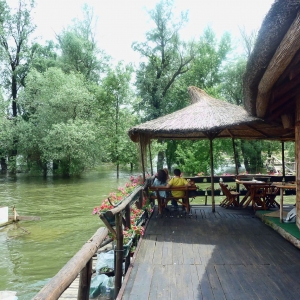 Το διάσημο εστιατόριο Stara Koliba πάνω στην ένωση των ποταμών Sava και Δούναβη