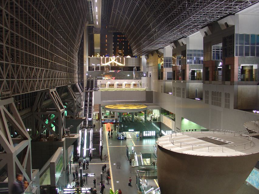 Ένα κτίριο κόσμημα. Kyoto Train Station