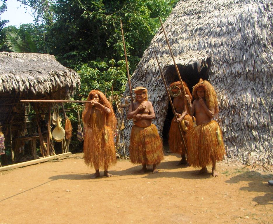 ΑΜΑΖΟΝΙΟΣ Χωριό ΓΙΑΓΟΥΑΣ  επίδειξη σκοποβολής