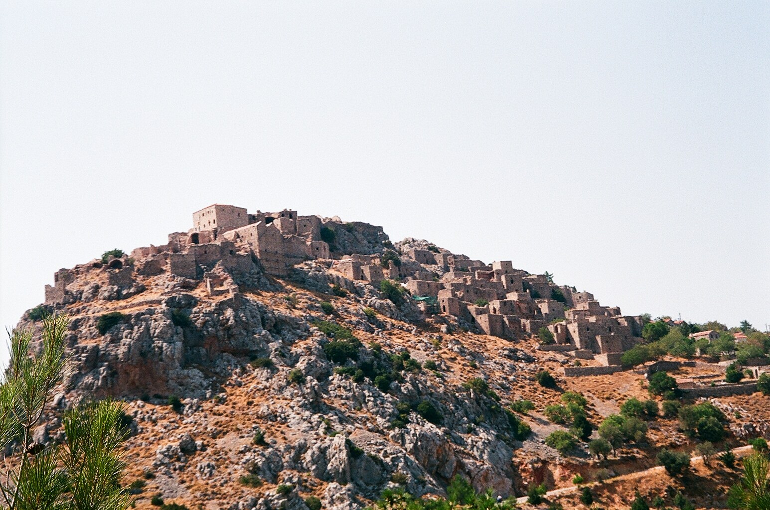 Ανάβατος. Ο... Μυστράς της Χίου.