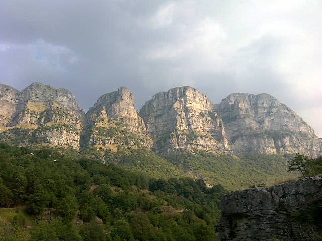 Βουνό Άστρακα πάνω από τα Πάπιγκα