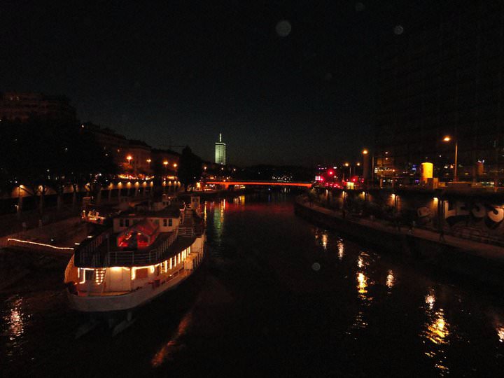 Δούναβης by night.