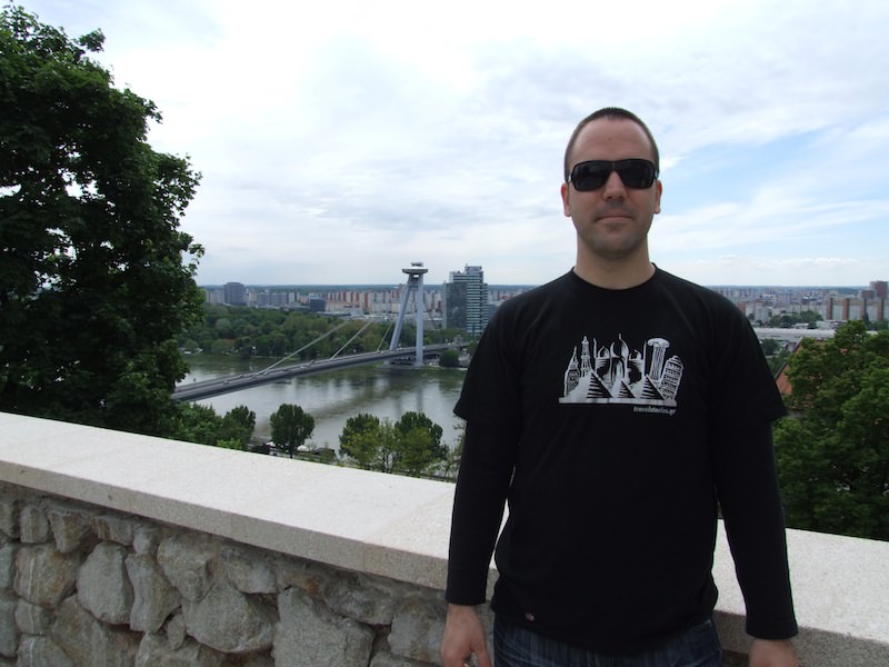 Εγώ με φόντο το Δούναβη, στη Μπρατισλάβα (Σλοβακία)