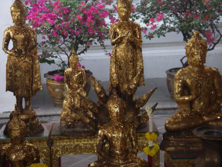 Επιχρυσωμένοι Βούδες - Συναντάς παντού τέτοιους στην Μπανγκόκ