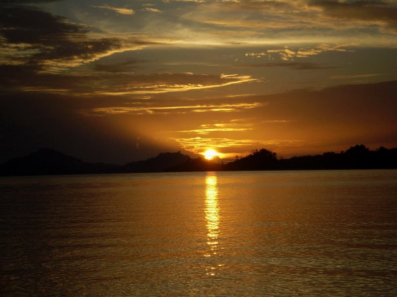 Ζούγλα Βόρνεο, lake sunset