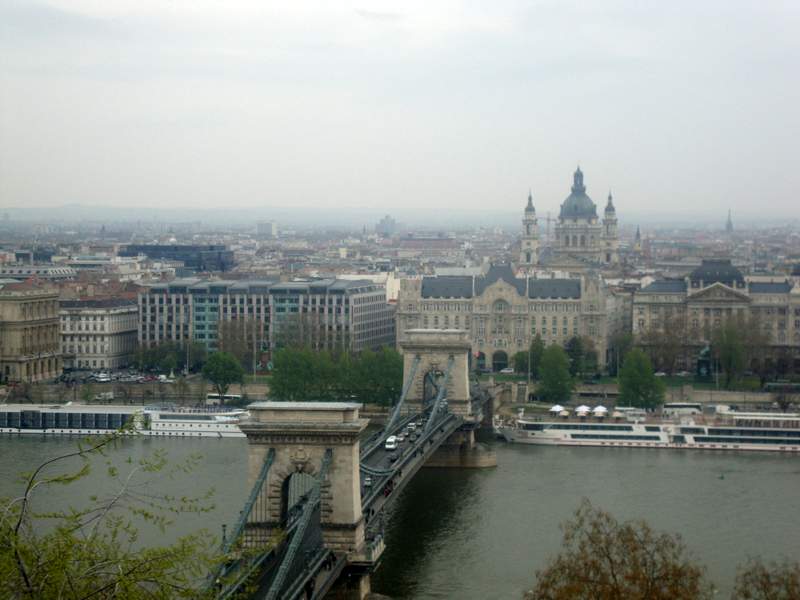 Η γέφυρα των αλυσίδων από ψηλά