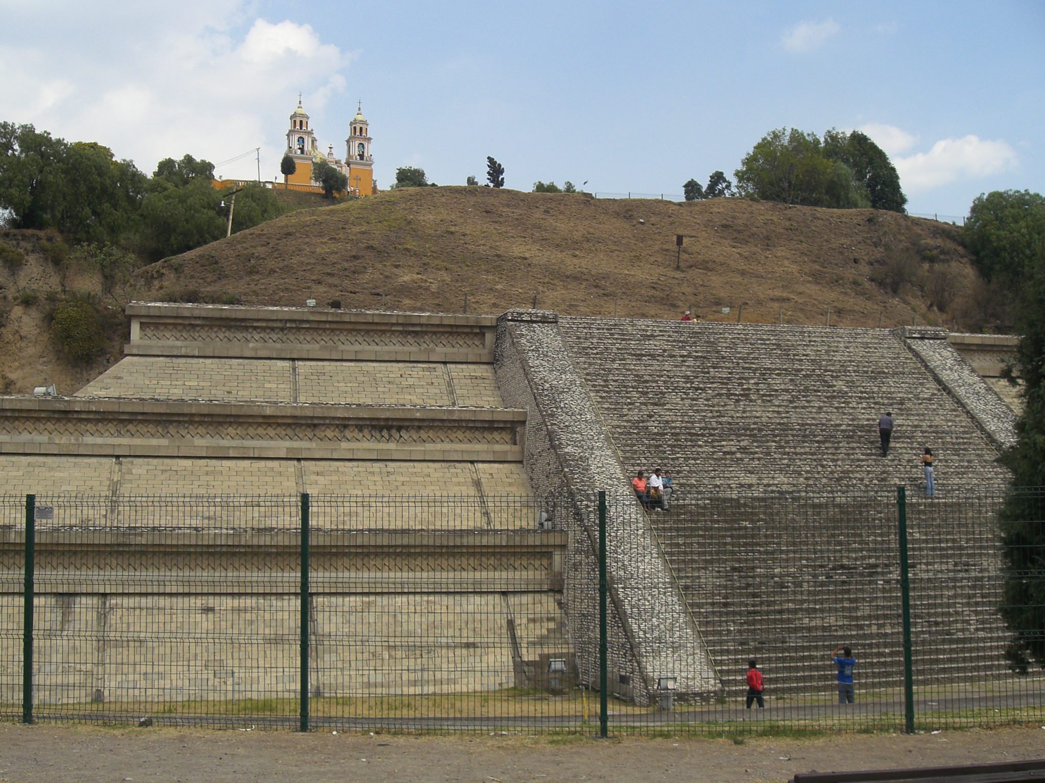 Η πυραμιδα της Cholula