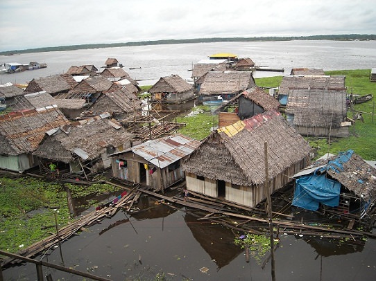 Ικίτος. Σπίτια στις όχθες του Αμαζόνιου