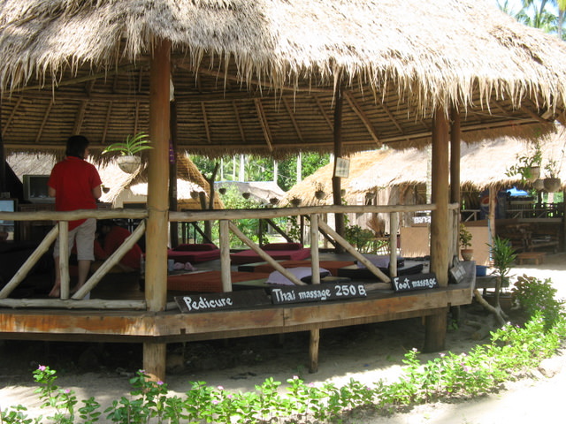 Καλυβα μασαζ στην παραλια.