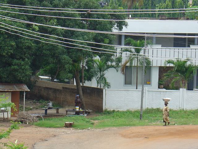 Καντονμεντς Ακρά