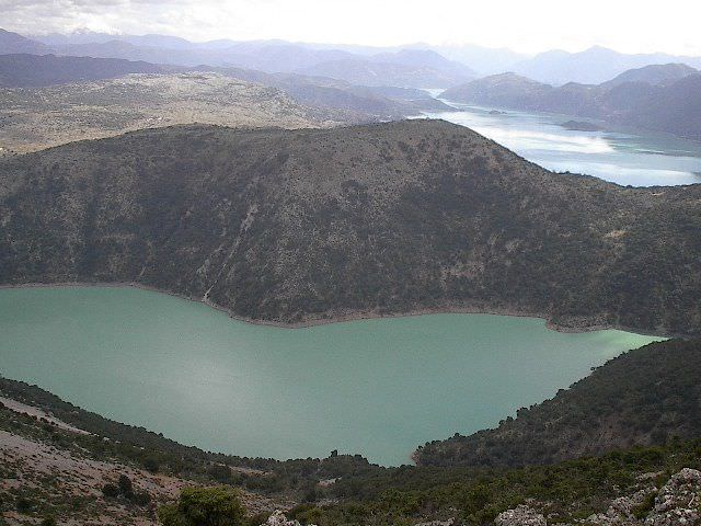 Λίμνη Κρεμαστών από τον δρόμο προς Περδικάκι