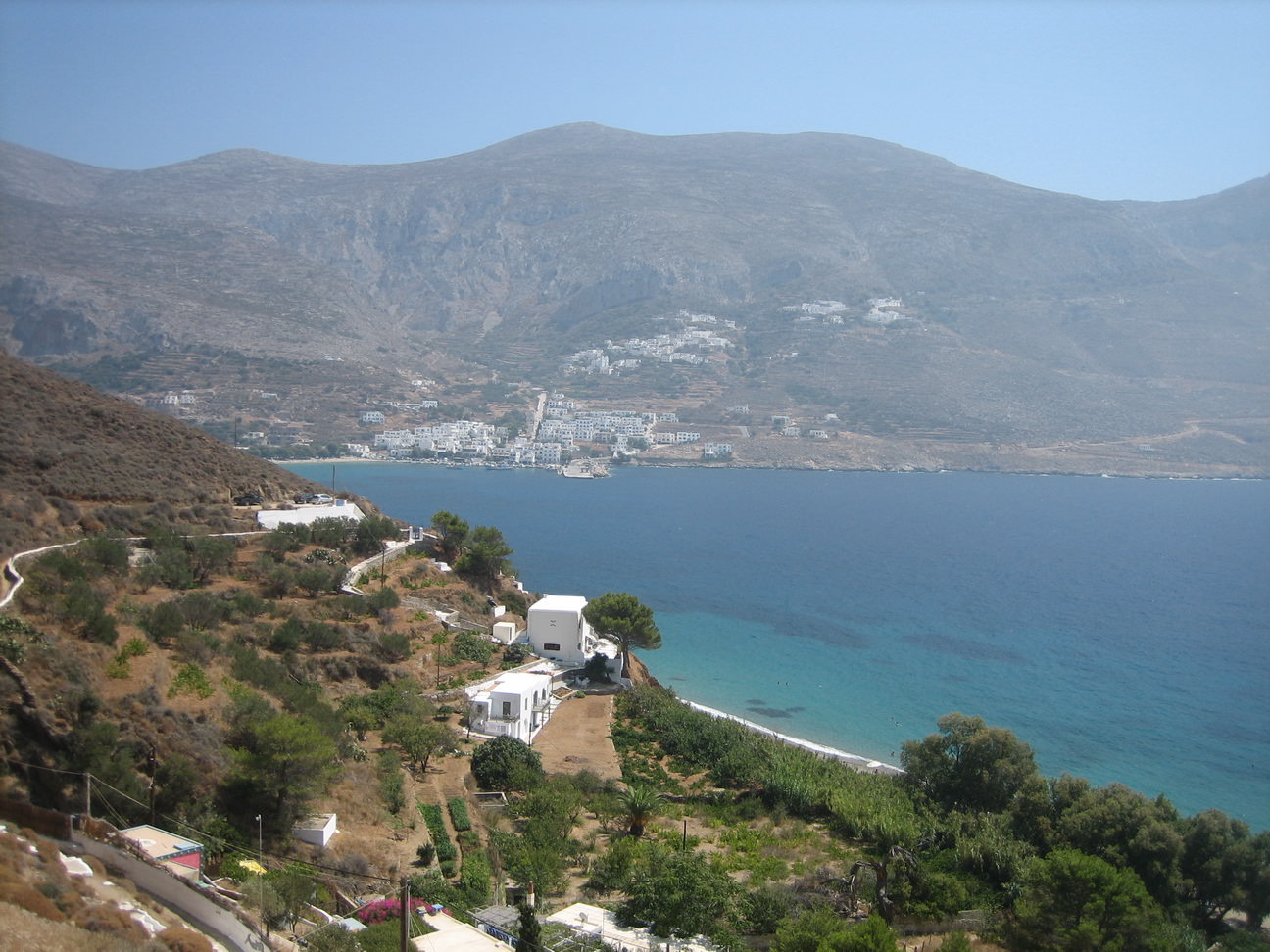 Λεμβρωσός (Αιγιαλή στο βάθος)