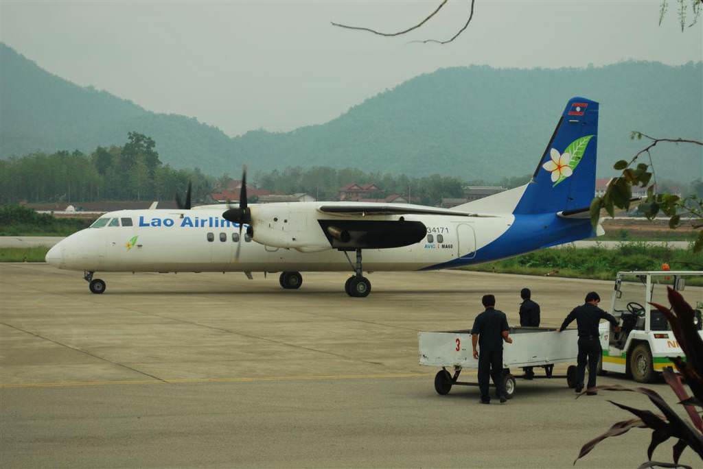 ΜΑ-60 της LAO AIRLINES...