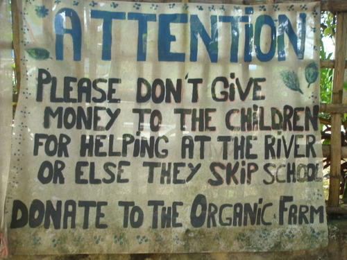 Μη δίνετε χρήματα στα παιδιά. Παρατούν το σχολείο