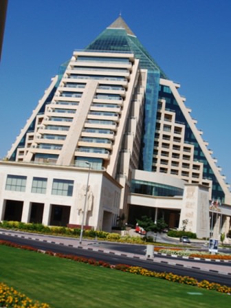 Ντουμπάι και πυραμίδες