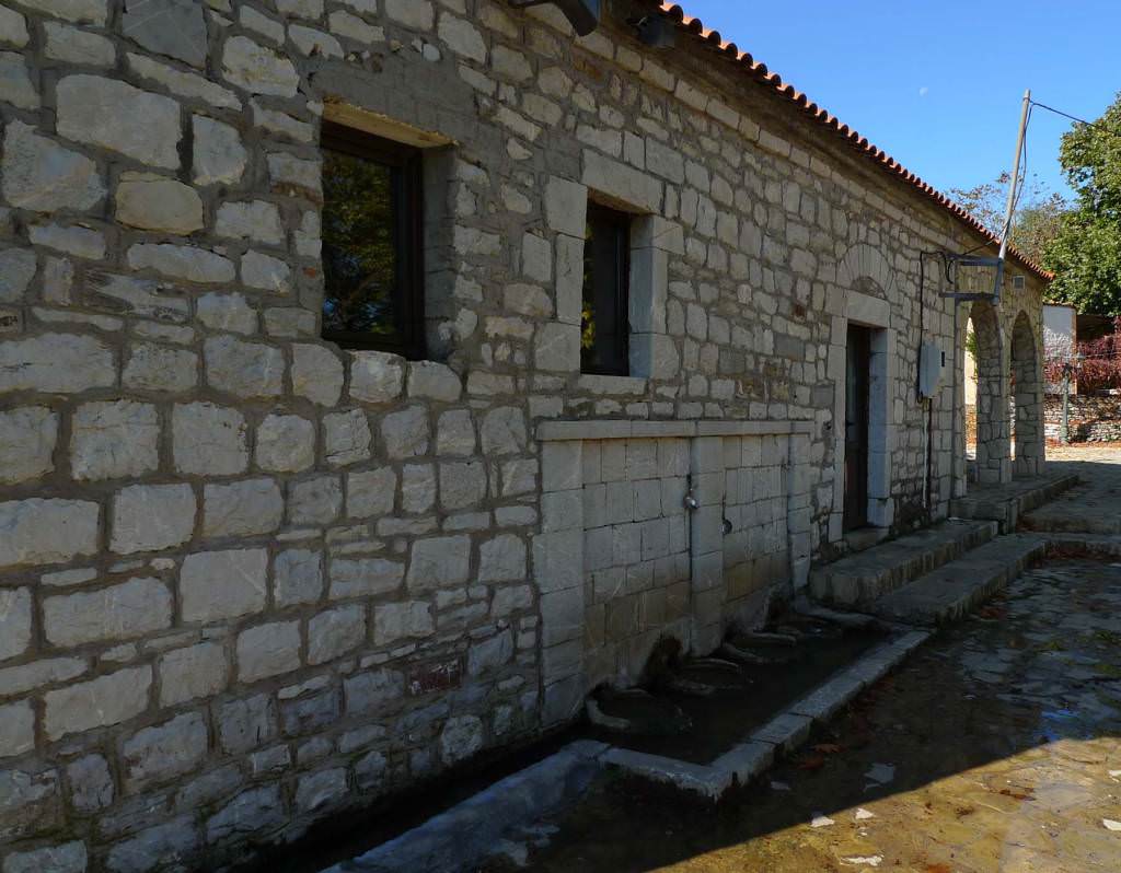 Οι πηγές του ποταμού Λούσιου στο εκκλησάκι της Αγίας Παρασκευής (Λαγκάδια)