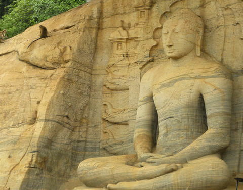 ΠΟΛΟΝΑΡΟΥΒΑ