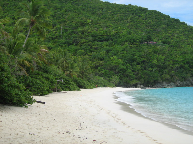 Πρωϊ στη Trunk Bay