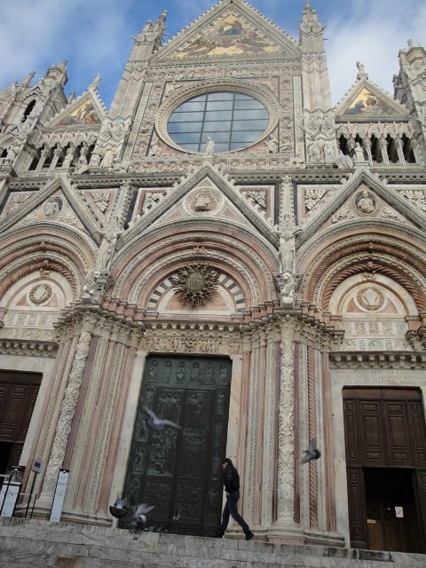 Πρόσοψη Duomo...
