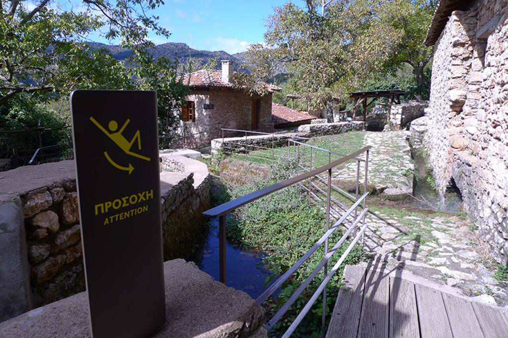 Σήμανση στο υπαίθριο μουσείο υδροκίνησης (Δημητσάνα)