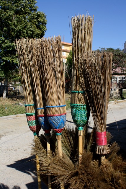 Σουρεάλ στο Nyaungshwe