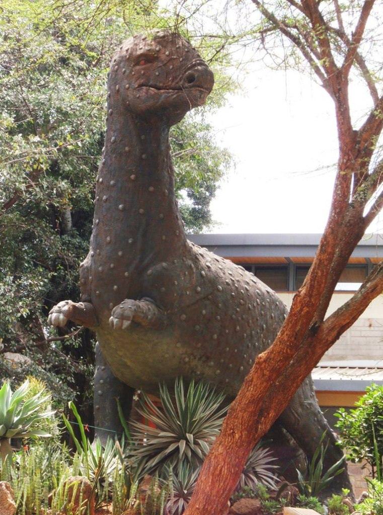 Στη είσοδο του Μουσείου