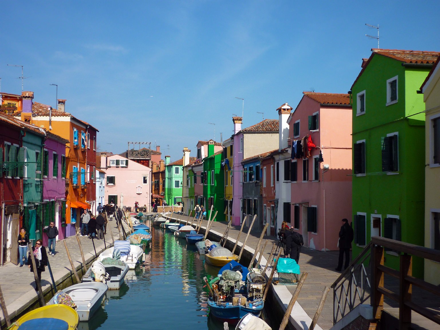 Στο γραφικό και χρωματιστό Burano