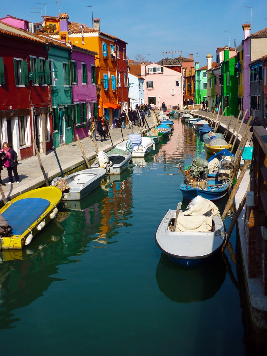 Στο γραφικό και χρωματιστό Burano