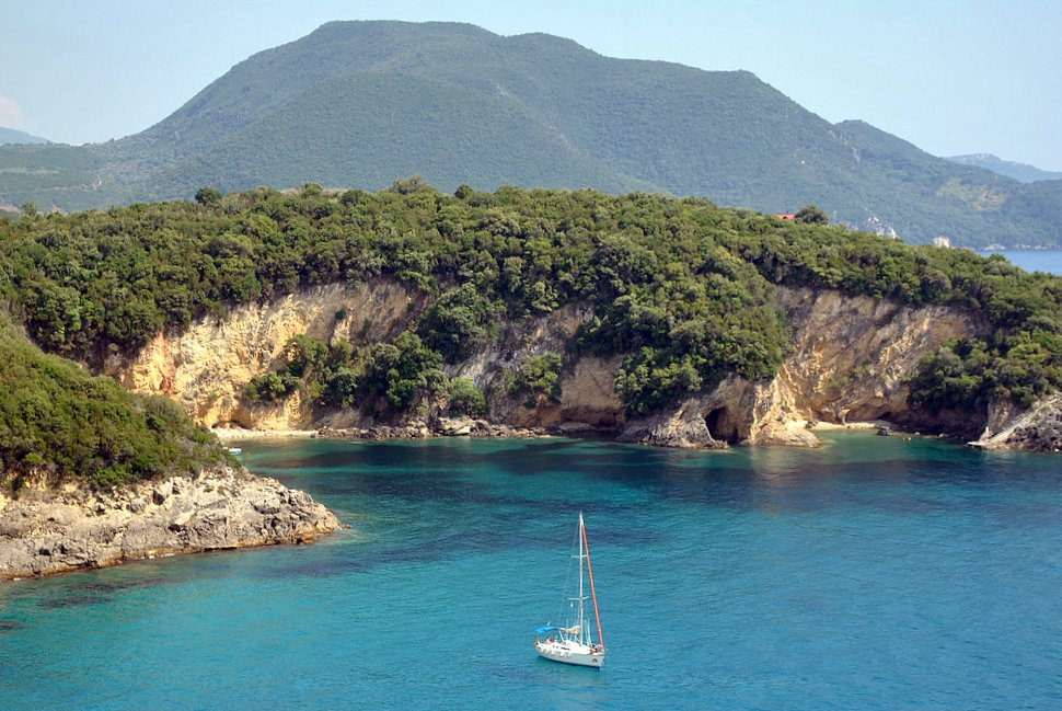 Συβοτα,τα γαλαζοπρασινα
/παραλια πισινα