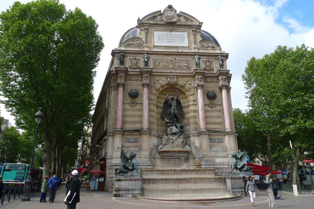 Συντριβάνι στην place St Michael