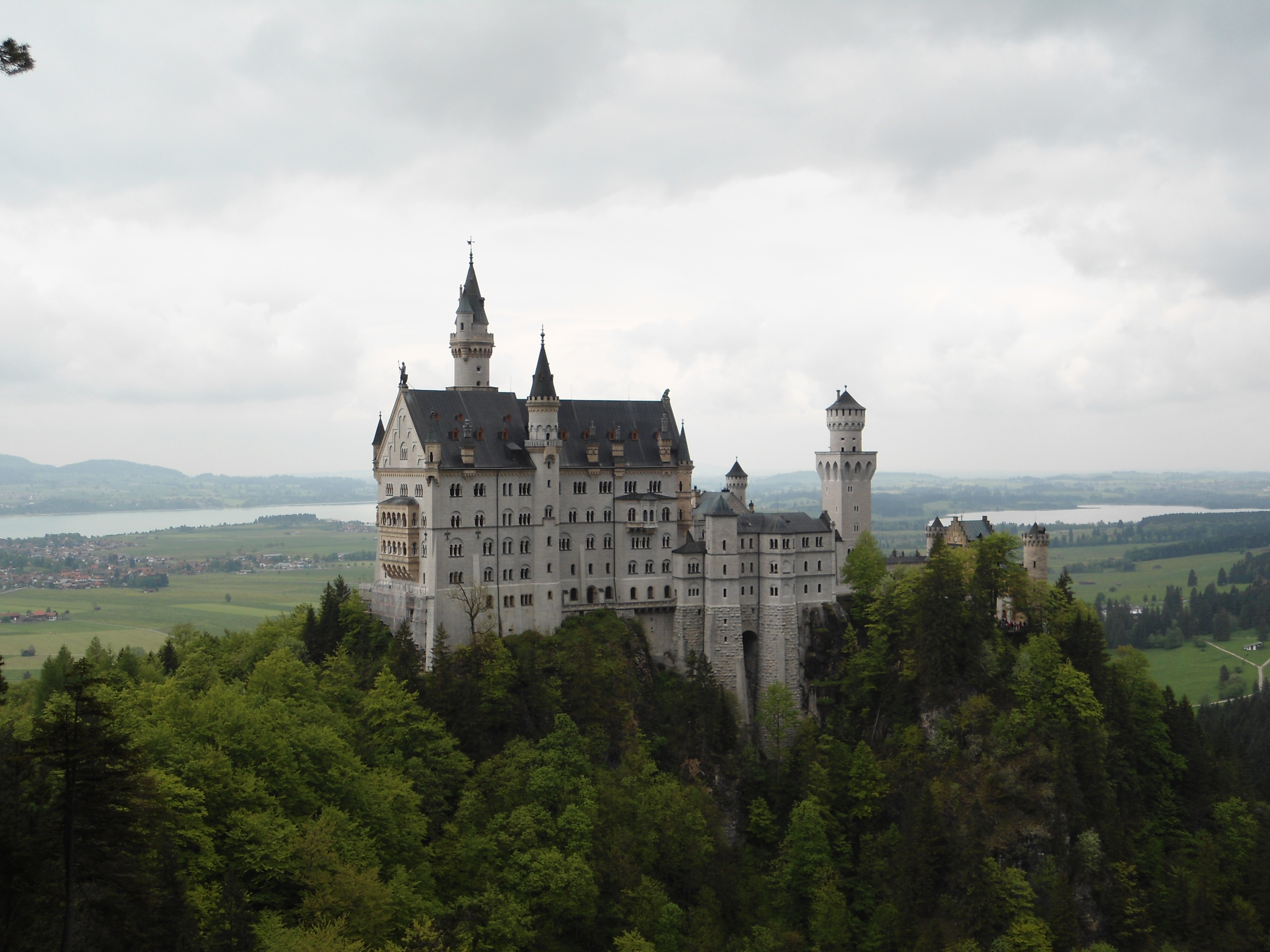 ΤΟ ΚΑΣΤΡΟ NEUSCHWANSTEIN ΑΠΟ ΤΗ ΓΕΦΥΡΑ MARIENBRUCKE