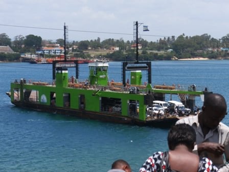 Τα ferry boat που συνδέουν την Μομπάσα με την απέναντι στεριά