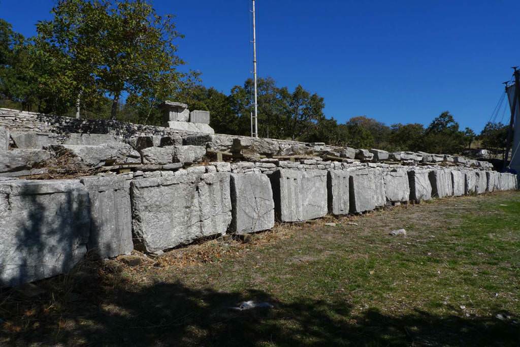 Τρίγλυφα και μετώπες (Ναός Επικούρειου Απόλλωνα-Βάσσες)