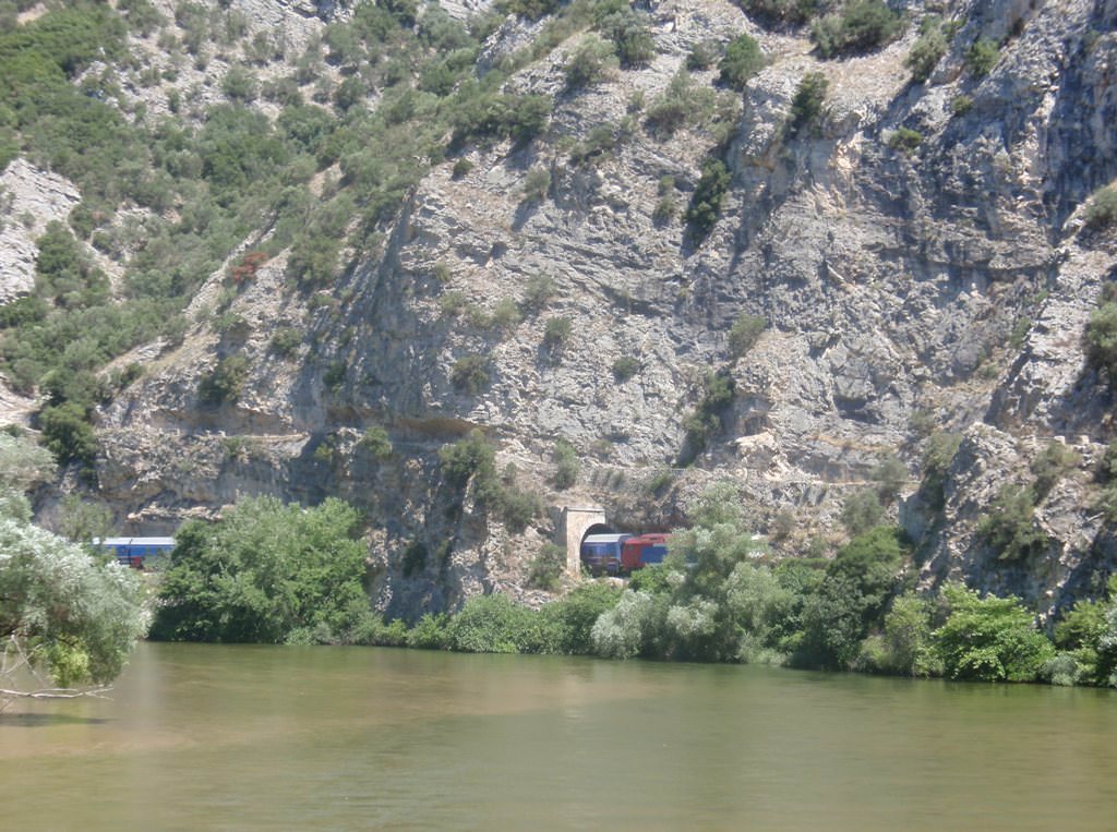 Τραίνο και Νέστος, παράλληλες διαδρομές.