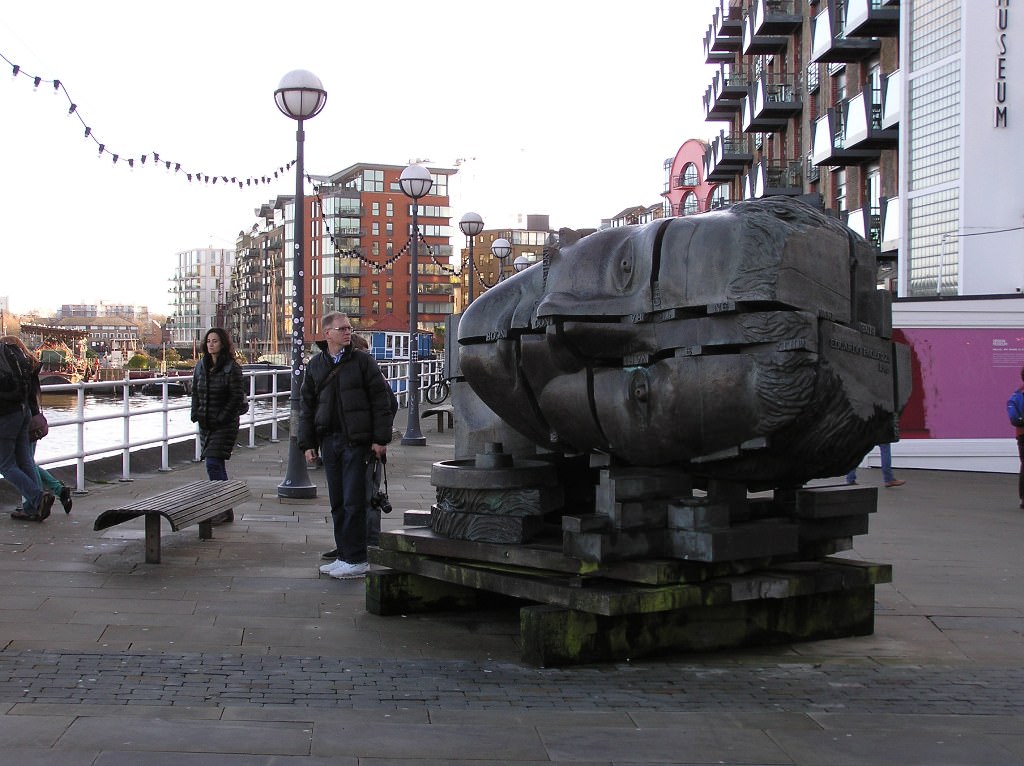 έξω από το Design Museum