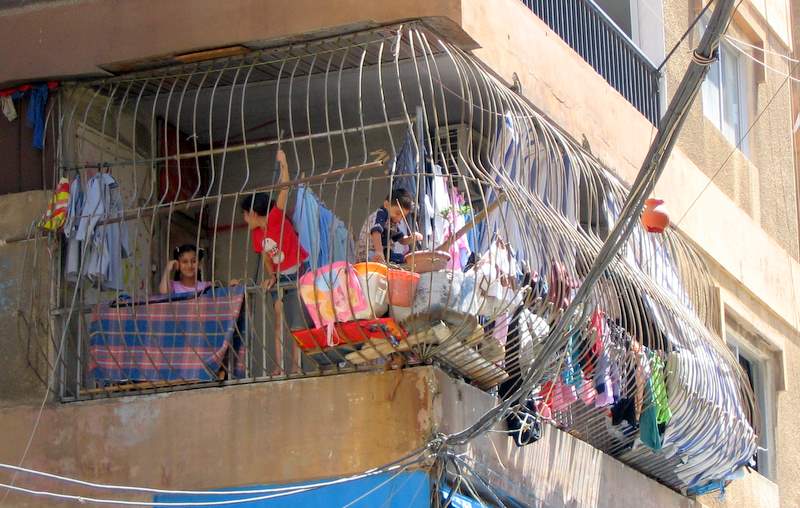 παιδιά σε μπαλκόνι Τρίπολη