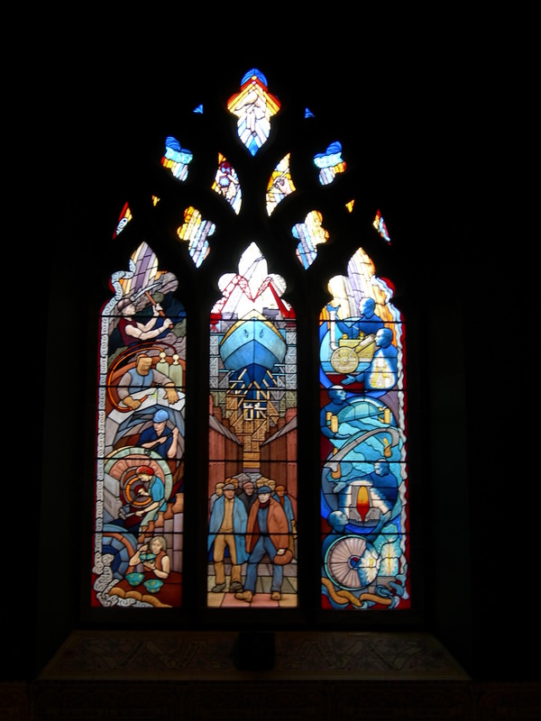 στο εσωτερικο του ναου της Παναγιας