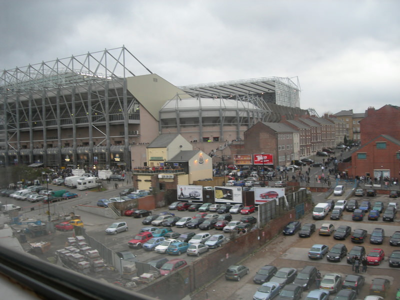 το γηπεδο Saint James' Park κατα την προσελευση των φιλαθλων