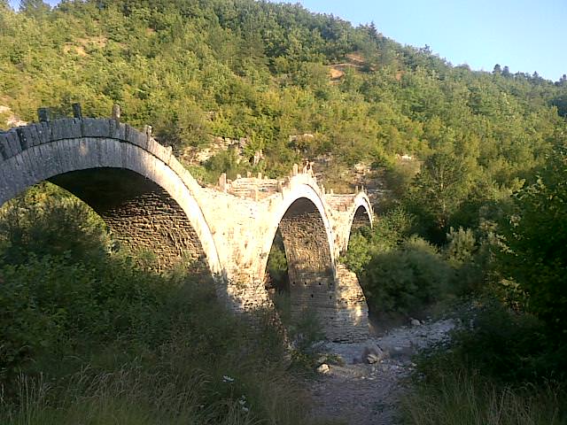 τρίτοξο γεφύρι του Καλογήρου