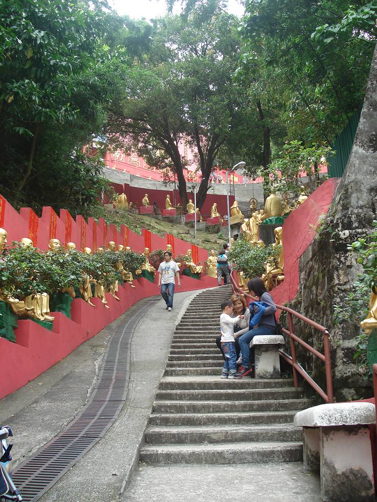 10000_Buddhas_monastery_5