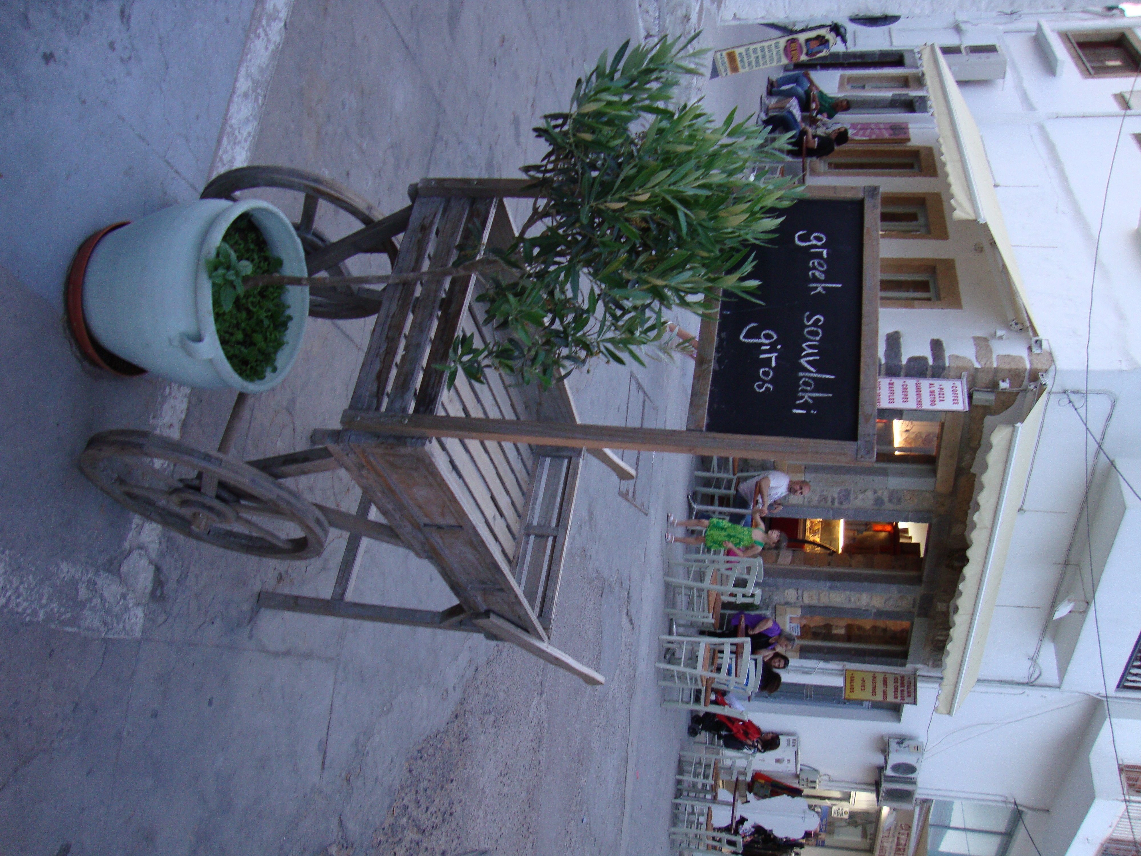 a well executed sign in Patmos!!! the theme..... Greek souvlaki giros!!!