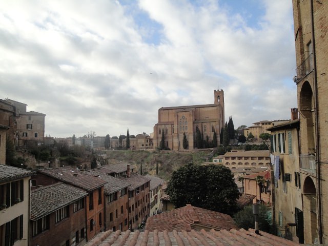 Basilica Cateriniana di San Domenico...από μακριά!!